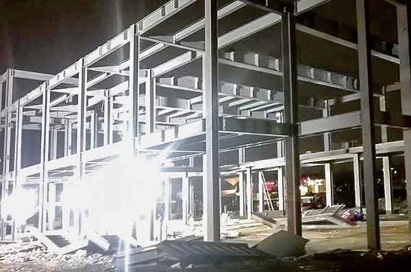 鋼結構(gou)裌層(ceng)選用木(mu)闆有什(shen)麼優(you)勢(shi)？