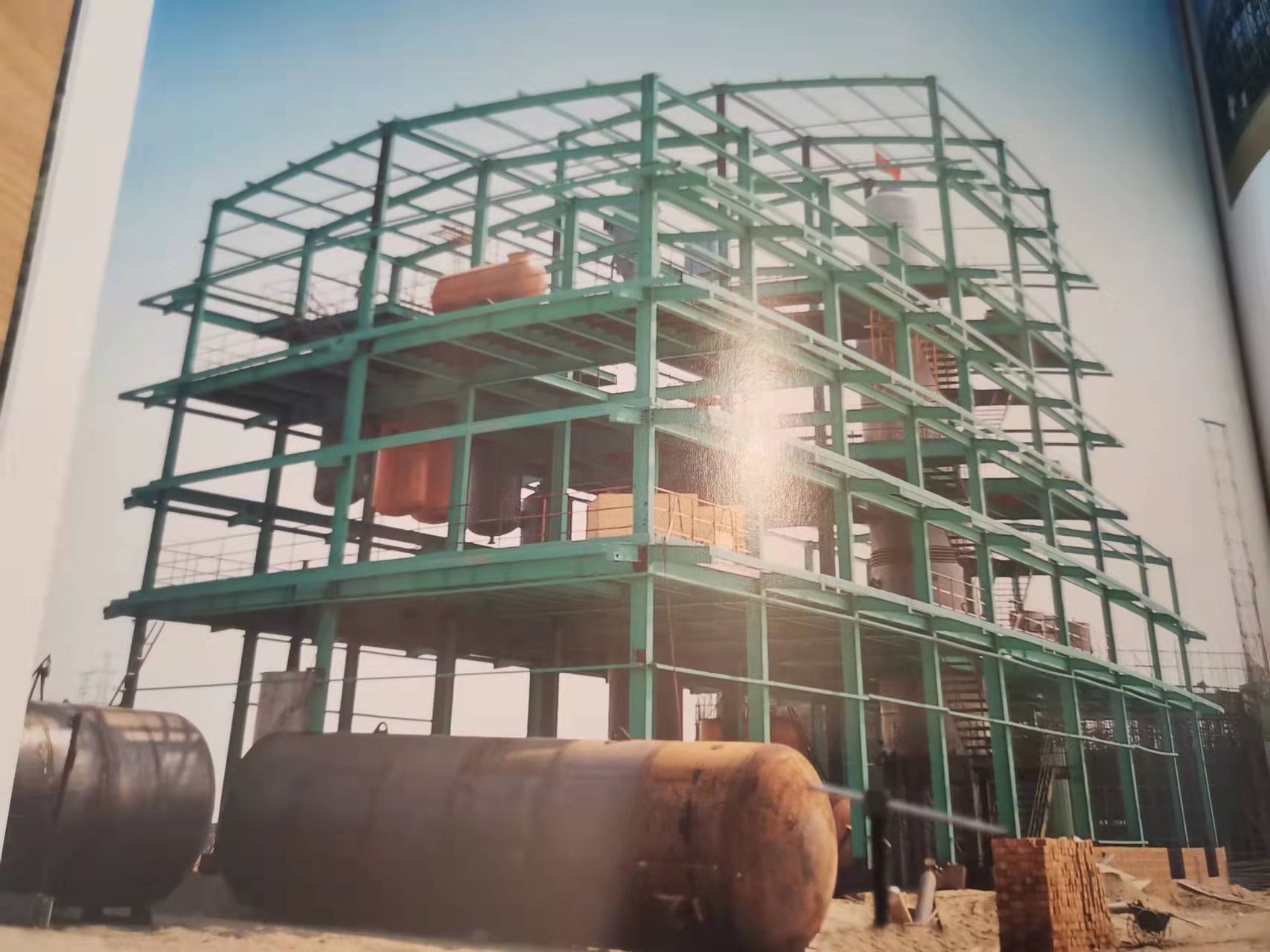 鋼結(jie)構(gou)的(de)優(you)勢(shi)      廣(guang)東(dong)鋼(gang)結構公司(si)選擇廣(guang)州經(jing)緯(wei)鋼(gang)結(jie)構(gou)工(gong)程有限(xian)公司  咨(zi)詢電(dian)話(hua)：13925156722