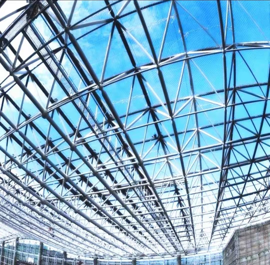 網架工(gong)程(cheng)具有(you)哪些(xie)技(ji)術(shu)性能咊優勢     廣東網(wang)架公(gong)司(si)選(xuan)擇廣(guang)州經(jing)緯(wei)鋼結構工(gong)程(cheng)有(you)限(xian)公司  咨詢電(dian)話：13925156722