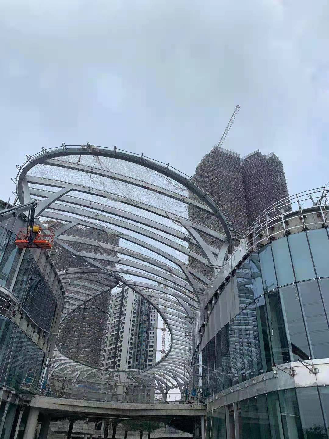 商(shang)業樓(lou)屋(wu)麵(mian)鋼(gang)結(jie)構(gou)遮陽棚鋼結(jie)構(gou)工程 廣州鋼(gang)結(jie)構公司(si)選擇廣(guang)州經(jing)緯(wei)鋼結(jie)構工(gong)程有(you)限公司咨(zi)詢(xun)電話:13925156722