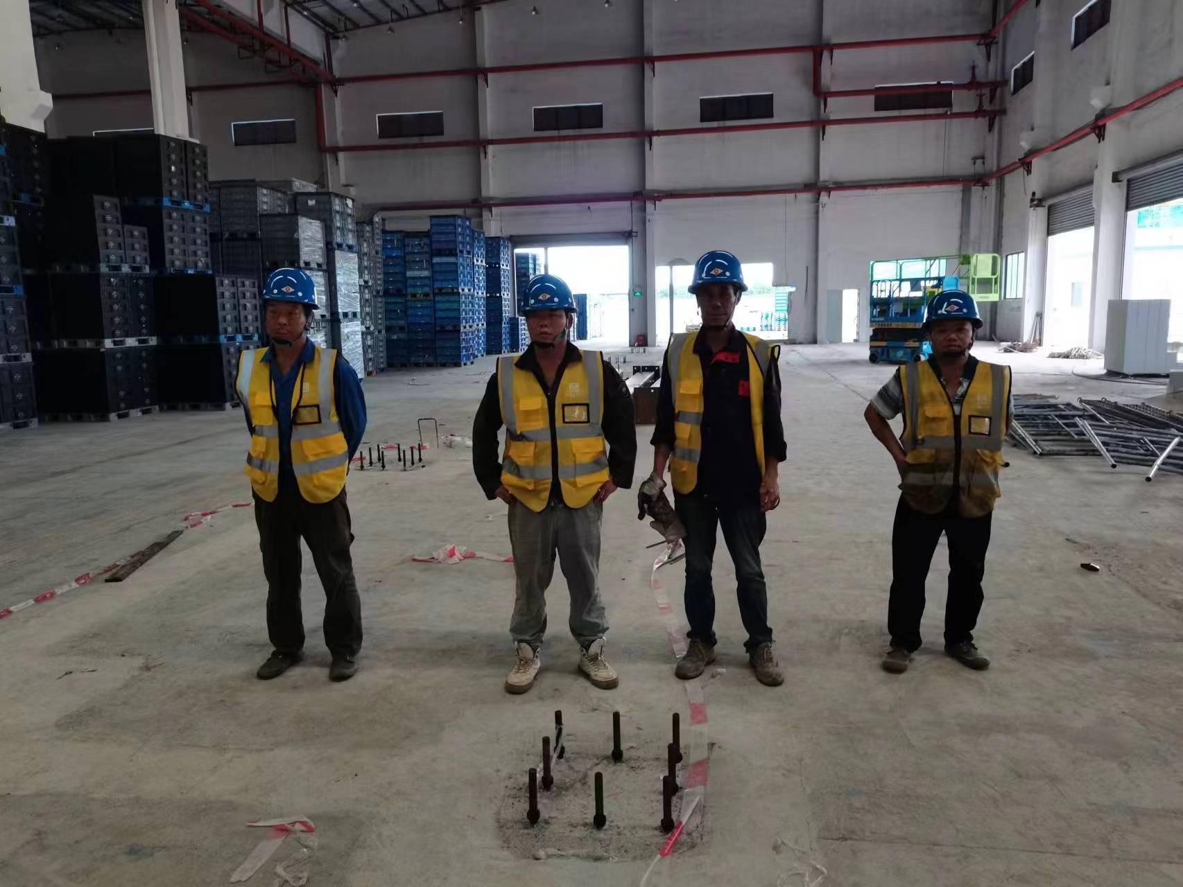 碳紙(zhi)生(sheng)産(chan)線(xian)鋼(gang)結構進場 廣(guang)州(zhou)鋼結(jie)構(gou)公司(si)選擇廣(guang)州經緯(wei)鋼(gang)結(jie)構(gou)工(gong)程有(you)限(xian)公(gong)司咨(zi)詢電(dian)話(hua):13925156212