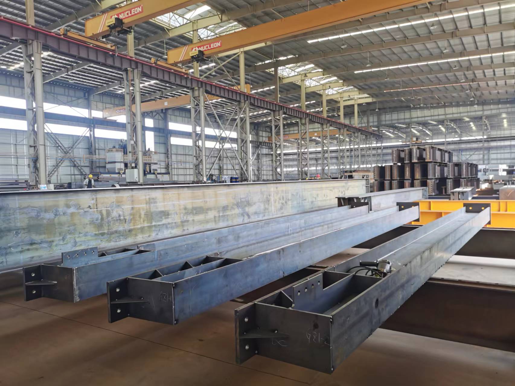 鋼結構(gou)網架大(da)棚施工    廣(guang)州(zhou)鋼結(jie)構(gou)公(gong)司選擇廣州經(jing)緯鋼結構工(gong)程有(you)限公司  咨(zi)詢電話：13925156722