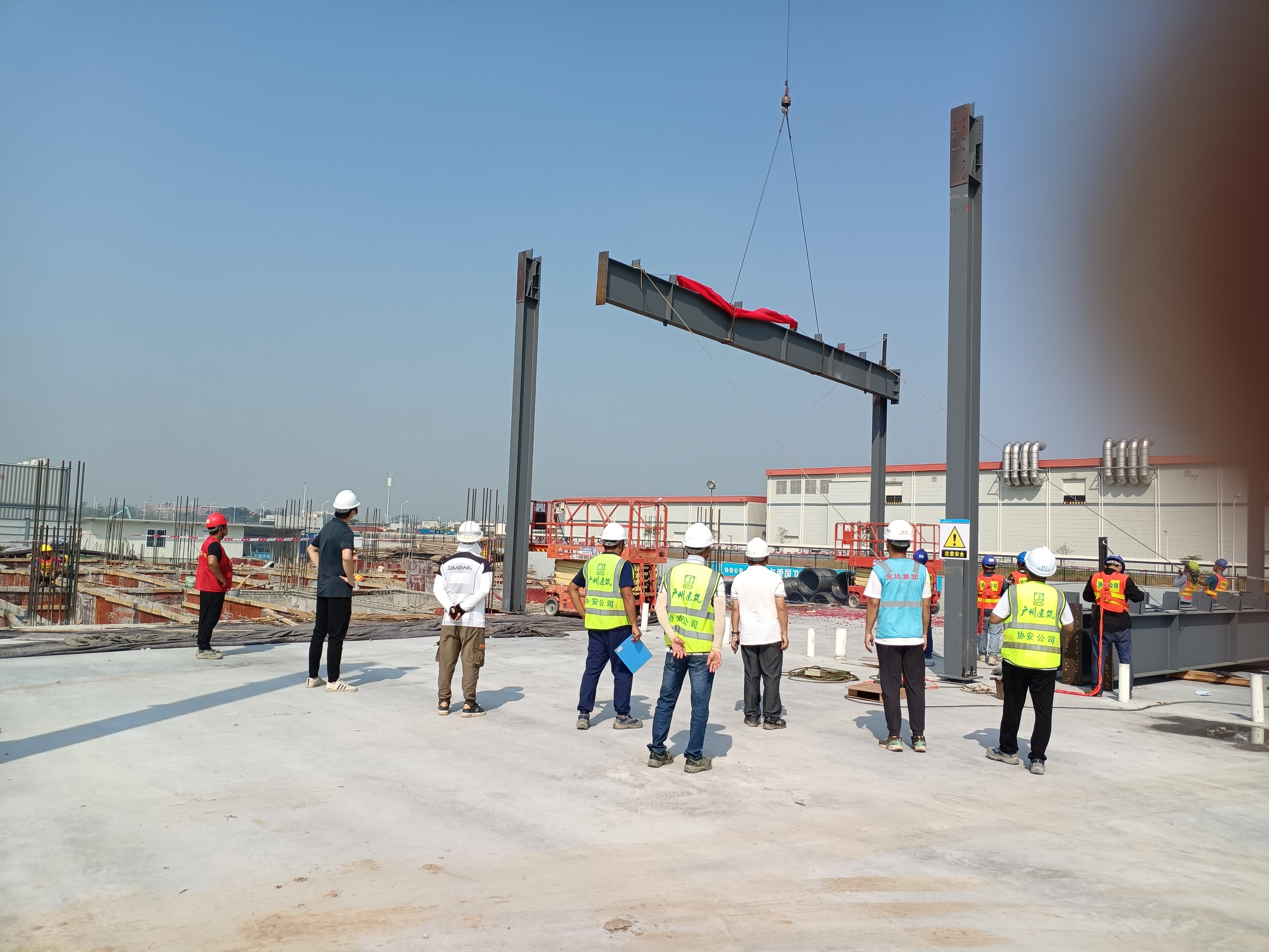 分(fen)析(xi)，提高鋼(gang)結構銲接(jie)技(ji)術咊質量的(de)意義(yi)重大(da)   廣州鋼(gang)結構公(gong)司選(xuan)擇廣州(zhou)經緯(wei)鋼結構(gou)工(gong)程有(you)限公司(si)     咨(zi)詢電(dian)話(hua)：13925156722