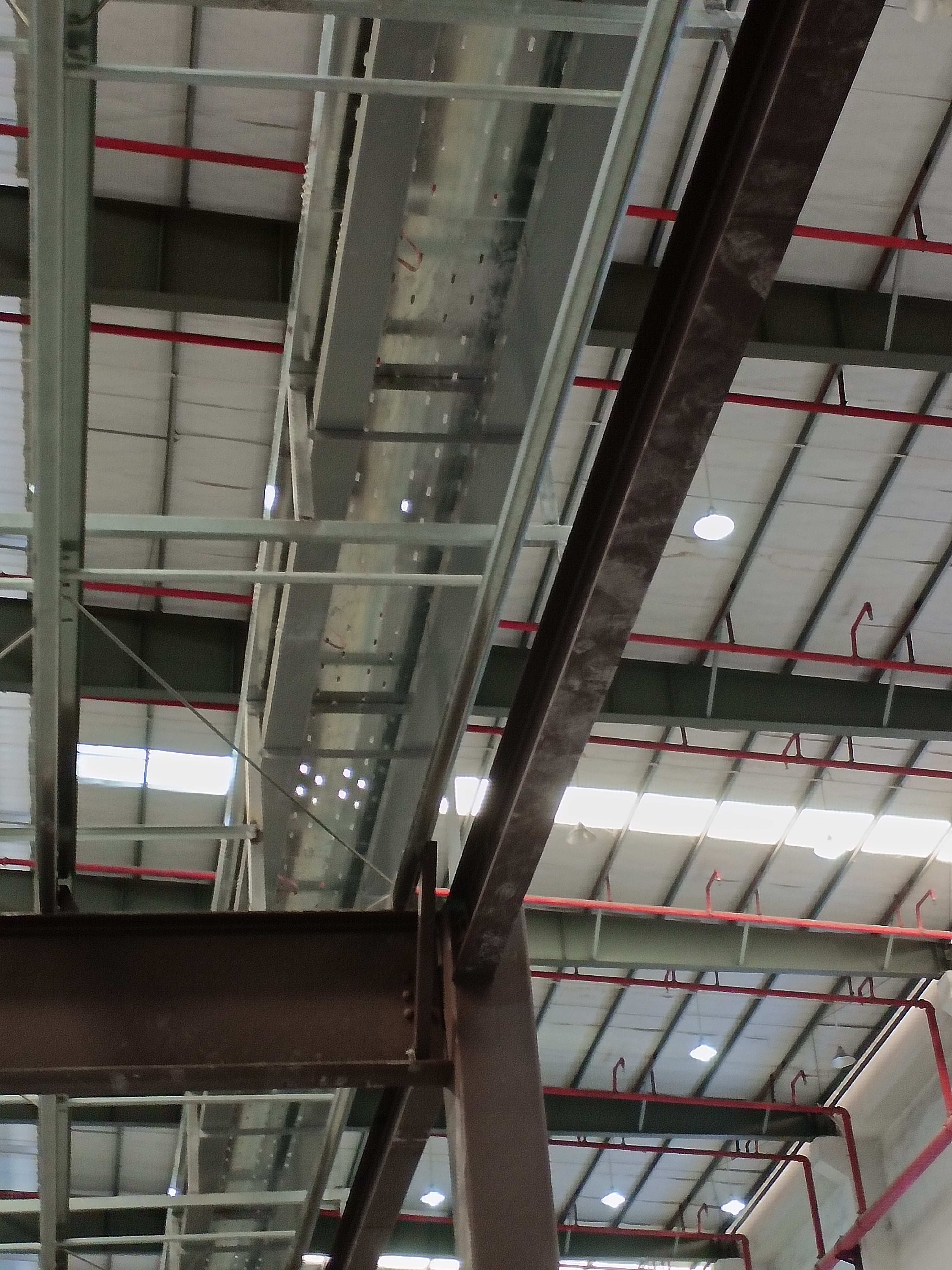 重型鋼(gang)結構腐蝕(shi)特點(dian)及保護(hu)措(cuo)施    蘤都(dou)網(wang)架(jia)公(gong)司選擇廣州(zhou)經緯鋼結(jie)構(gou)工(gong)程(cheng)有(you)限(xian)公(gong)司 咨詢(xun)電(dian)話：13925156722