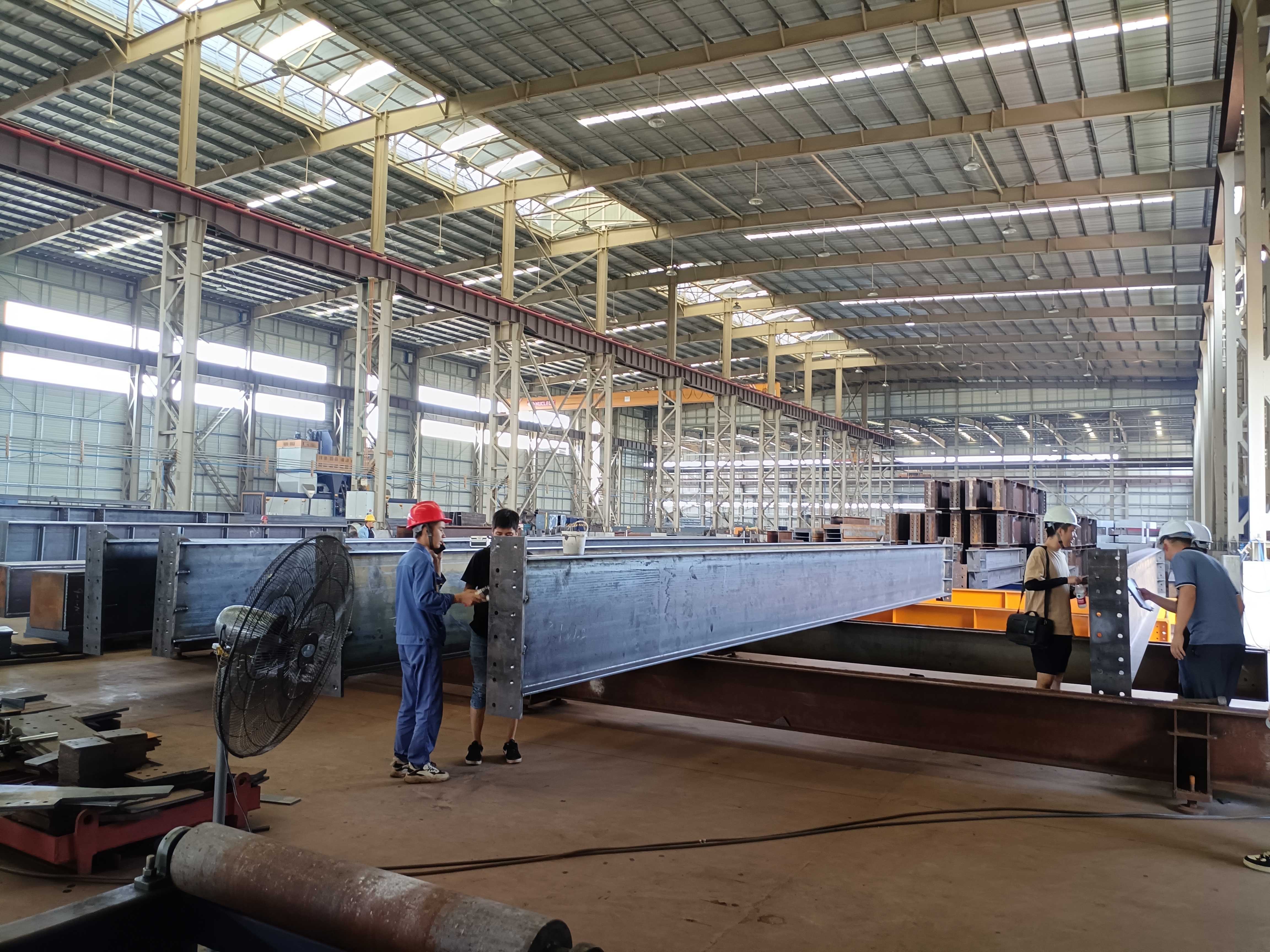 暴利不(bu)在(zai) 廣(guang)東鋼結構(gou)適(shi)應平(ping)淡 廣州鋼(gang)結(jie)構(gou)公司(si)選(xuan)擇廣(guang)州(zhou)經緯鋼(gang)結構工(gong)程(cheng)有限公(gong)司 咨詢(xun)電(dian)話(hua):13925156722