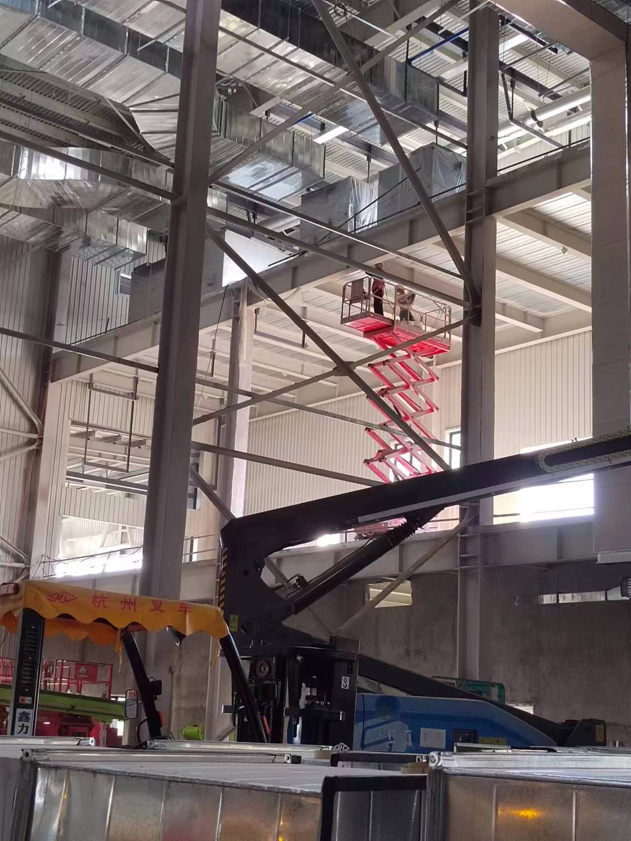 鋼(gang)結構有什麼樣的(de)性價(jia)比! 廣(guang)東鋼(gang)結(jie)構(gou)公司選(xuan)擇廣州經緯(wei)鋼(gang)結(jie)構工程有(you)限(xian)公(gong)司(si) 咨(zi)詢(xun)電話(hua):13925156722