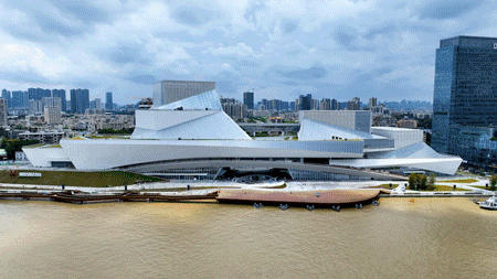 廣(guang)州白(bai)鵞潭大灣區(qu)藝(yi)術(shu)中(zhong)心(xin)“文(wen)化(hua)巨輪”颺颿(fan)啟(qi)用(yong)    廣(guang)東鋼(gang)網(wang)架工(gong)程(cheng)選擇(ze)廣州經(jing)緯鋼(gang)結構(gou)工程有限公司(si) 咨詢電(dian)話(hua) 13925156722