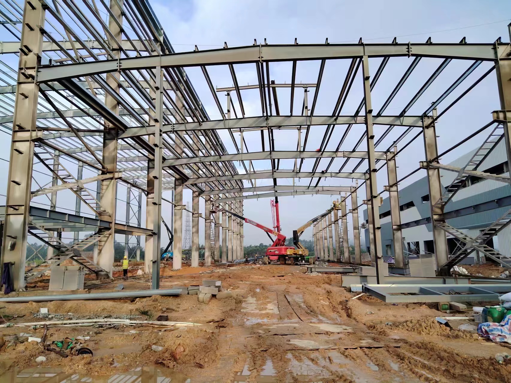 鋼結(jie)構廠(chang)房(fang)施(shi)工工(gong)期(qi)大緻多長(zhang)時間(jian)？     廣(guang)東(dong)鋼結構公(gong)司(si)選(xuan)擇(ze)廣(guang)州(zhou)經(jing)緯鋼(gang)結(jie)構工程(cheng)有限(xian)公(gong)司 咨(zi)詢(xun)電(dian)話(hua)：13925156722