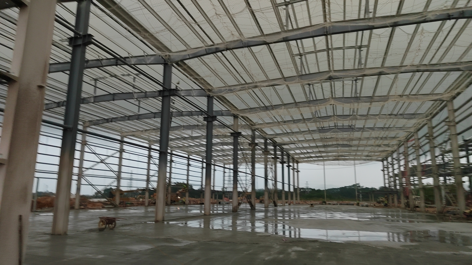 輕(qing)型鋼結(jie)構(gou)簡介(jie) 廣州鋼結構(gou)公(gong)司(si)選(xuan)擇廣(guang)州(zhou)經緯(wei)鋼(gang)結(jie)構工程有限公司(si) 咨(zi)詢電(dian)話(hua):13925156722