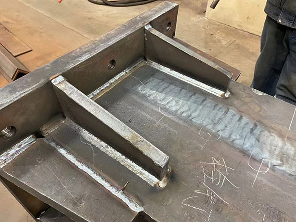 鋼(gang)柱(zhu)柱腳