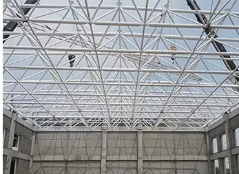 廣州網架(jia)鋼(gang)結構(gou)價(jia)格(ge)   廣(guang)州(zhou)網架(jia)工(gong)程選(xuan)擇(ze)廣州經(jing)緯鋼結構工程(cheng)有限(xian)公司 咨詢電話：13925156722